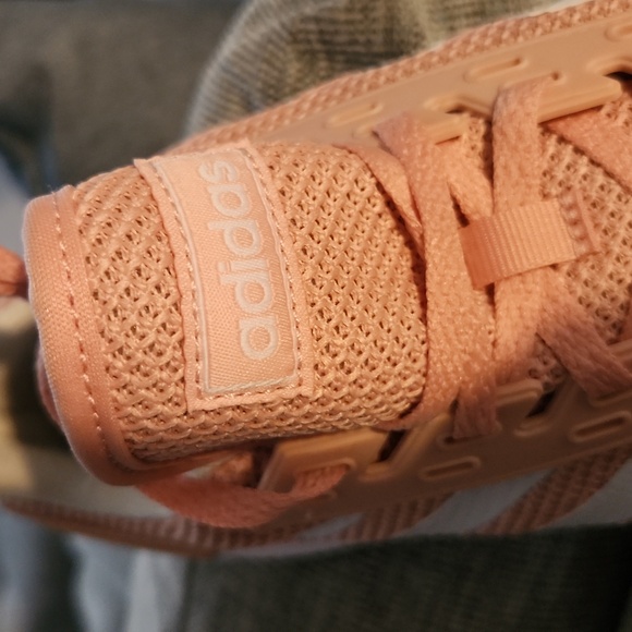 Athletic shoes - Picture 5 of 6